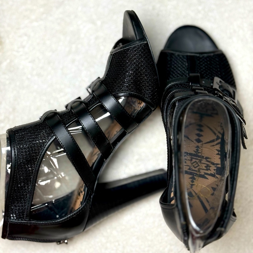 Jessica Simpson, Black Pumps with straps, 6M